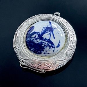 🇳🇱 Beautiful Delft Blue Hand Painted Locket
